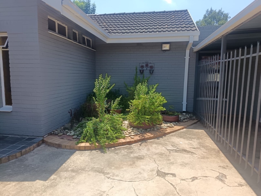 4 Bedroom Property for Sale in Carters Glen Northern Cape